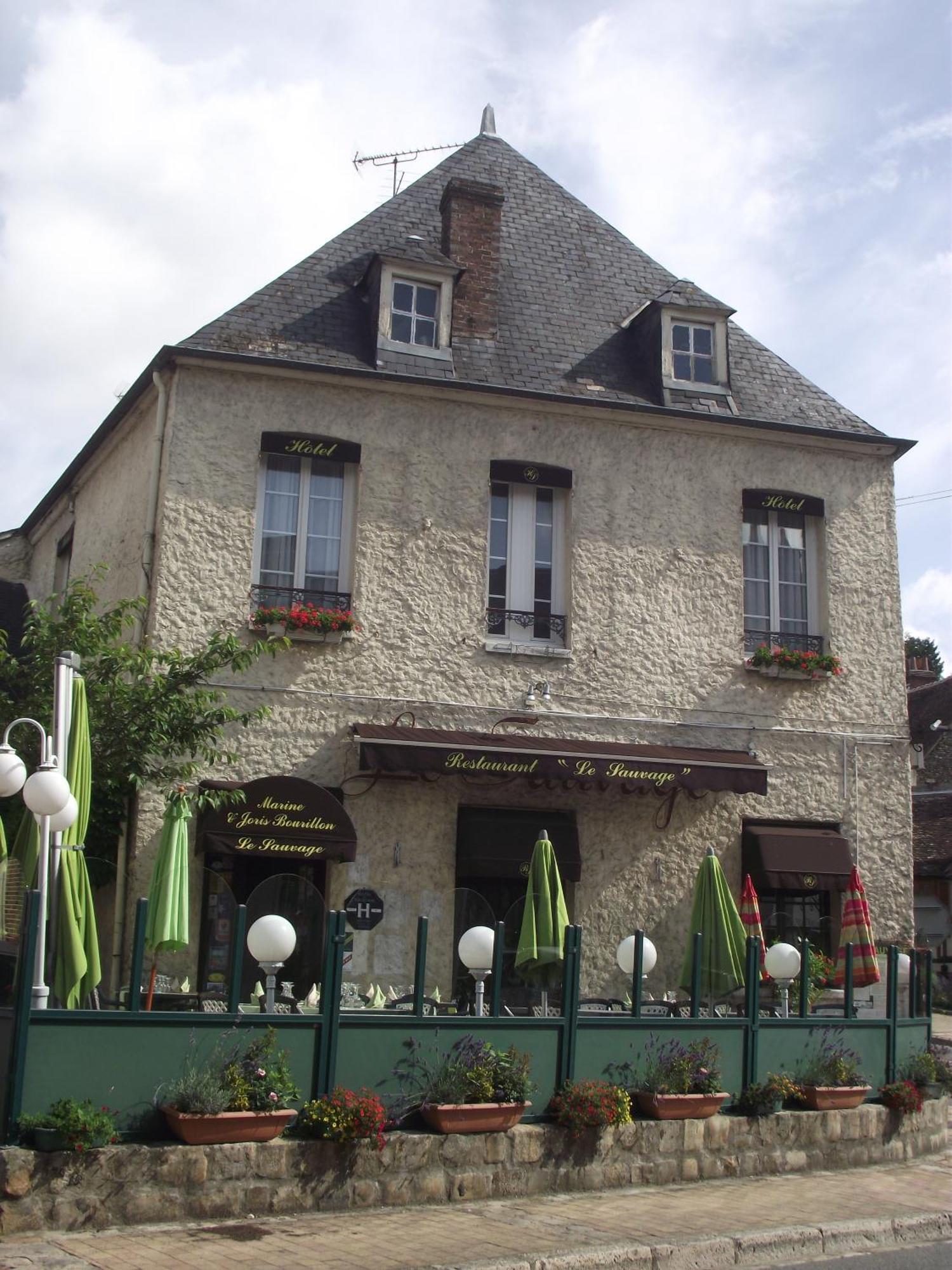 Le Sauvage Hotell Château-Renard Exteriör bild