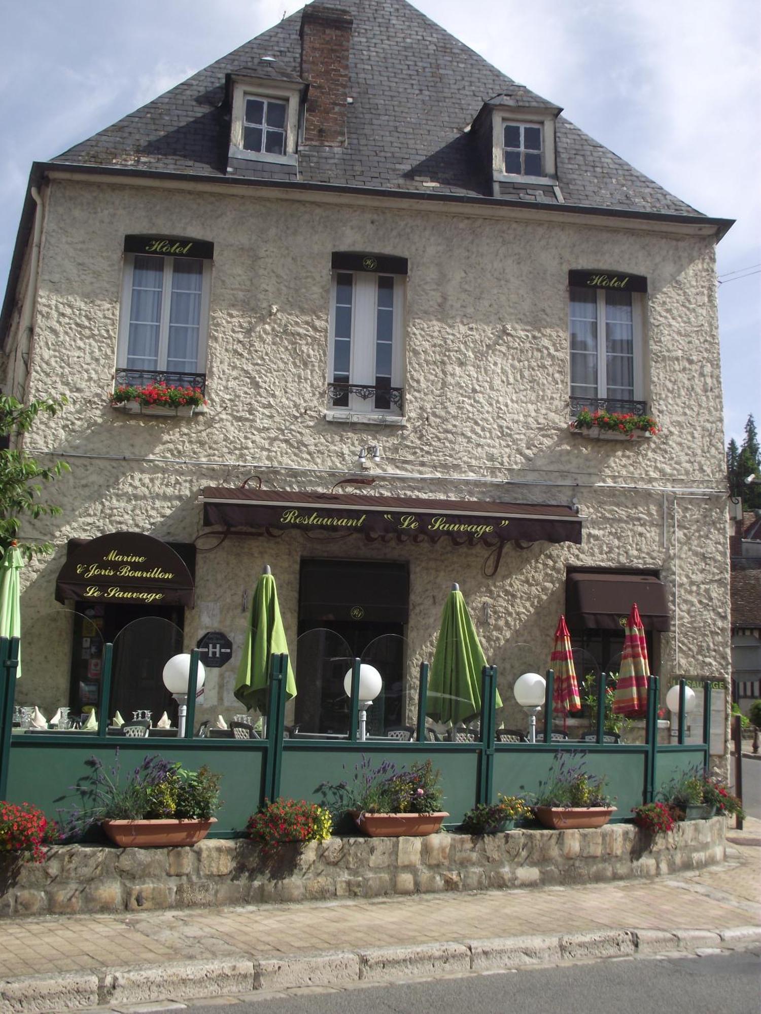 Le Sauvage Hotell Château-Renard Exteriör bild