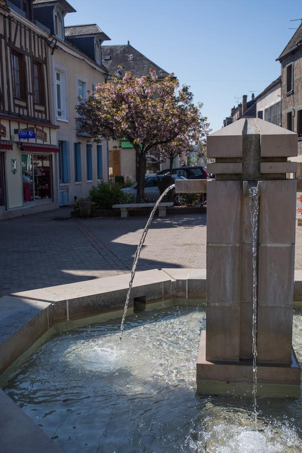Le Sauvage Hotell Château-Renard Exteriör bild