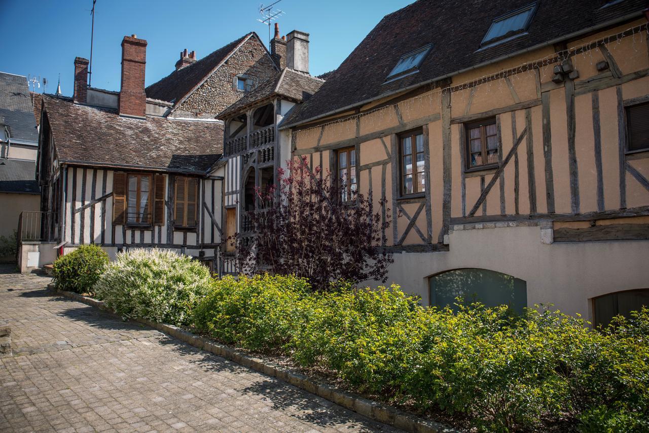 Le Sauvage Hotell Château-Renard Exteriör bild