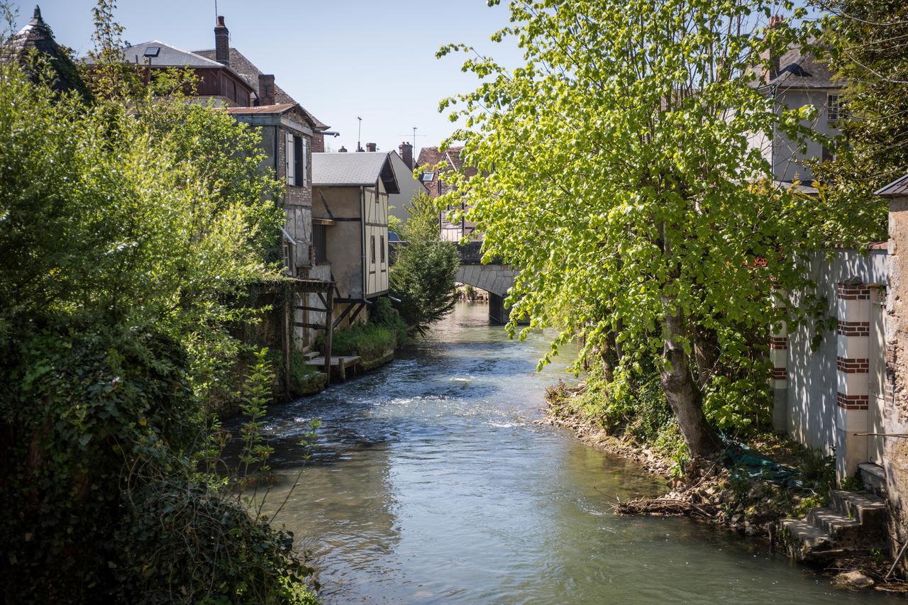 Le Sauvage Hotell Château-Renard Exteriör bild