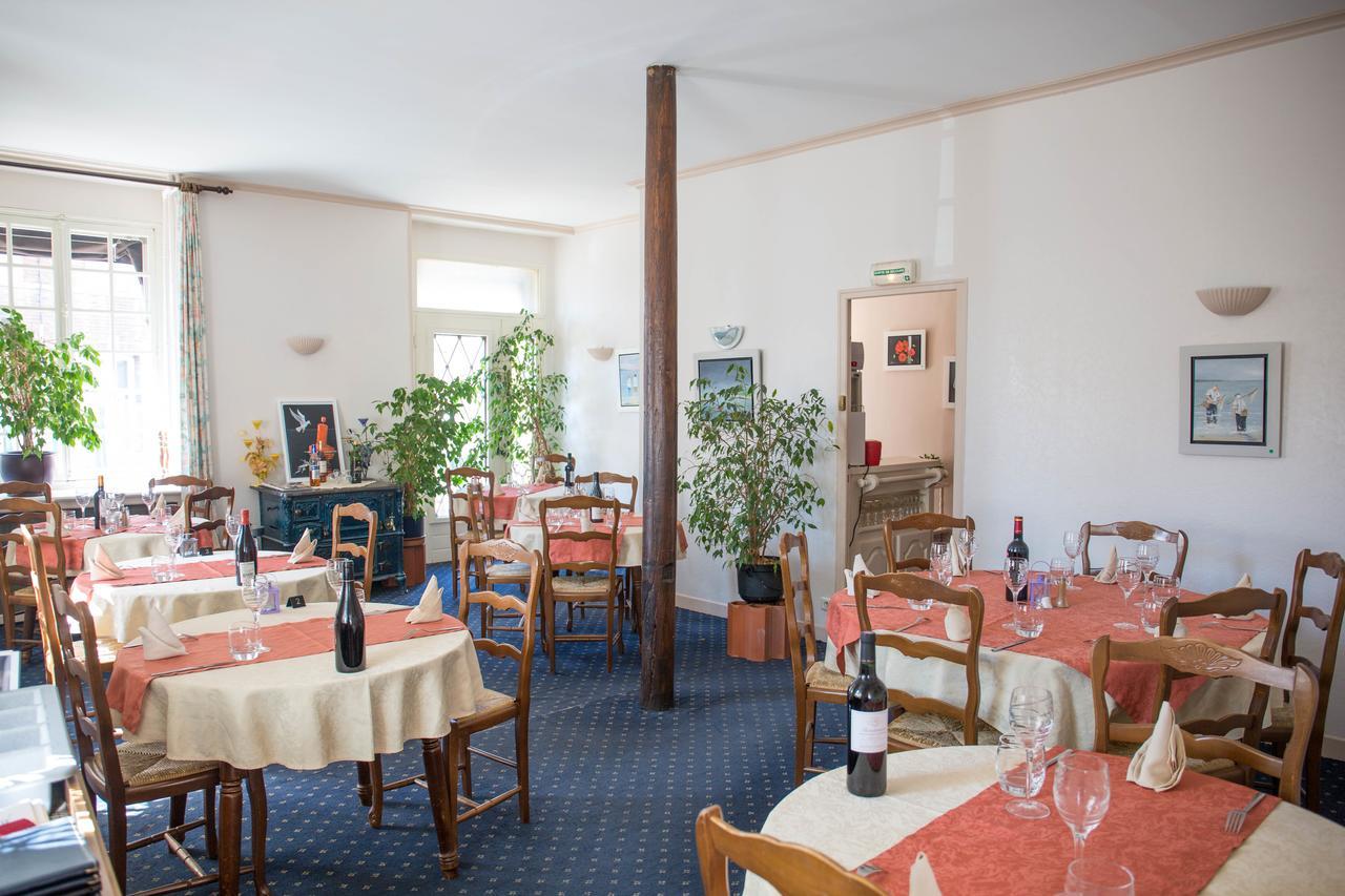 Le Sauvage Hotell Château-Renard Exteriör bild